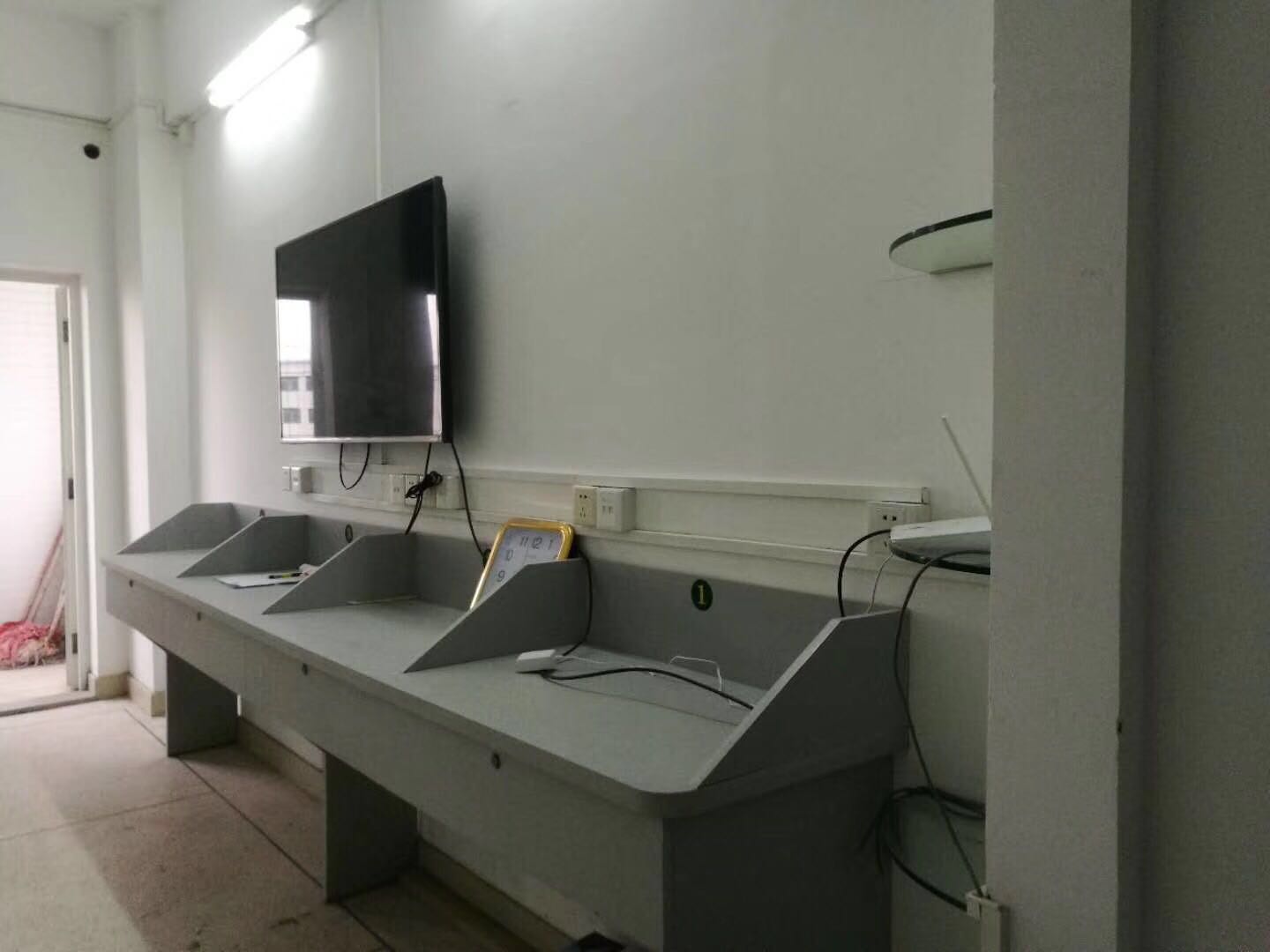 女工好福利+包吃住150\/天招包装