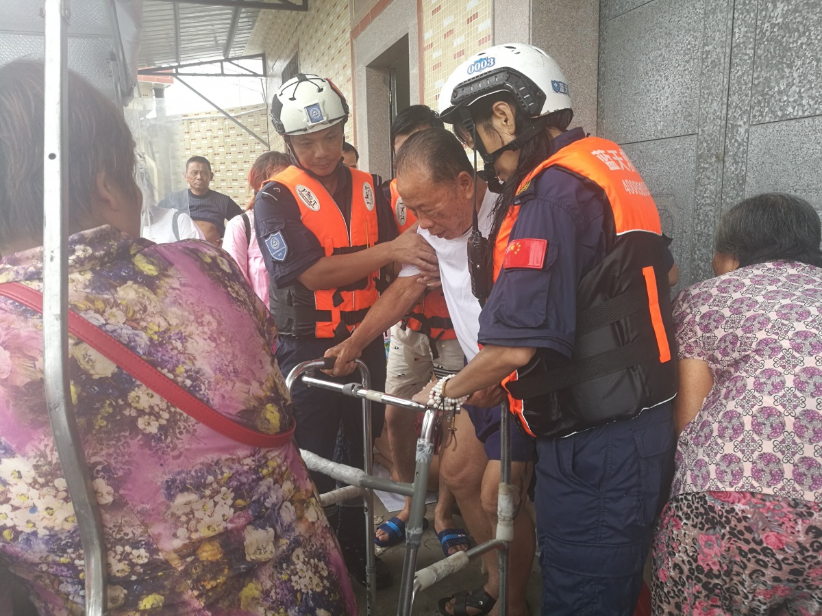 默哀!汕头被洪水冲走的三个孩子之一被打捞,蓝