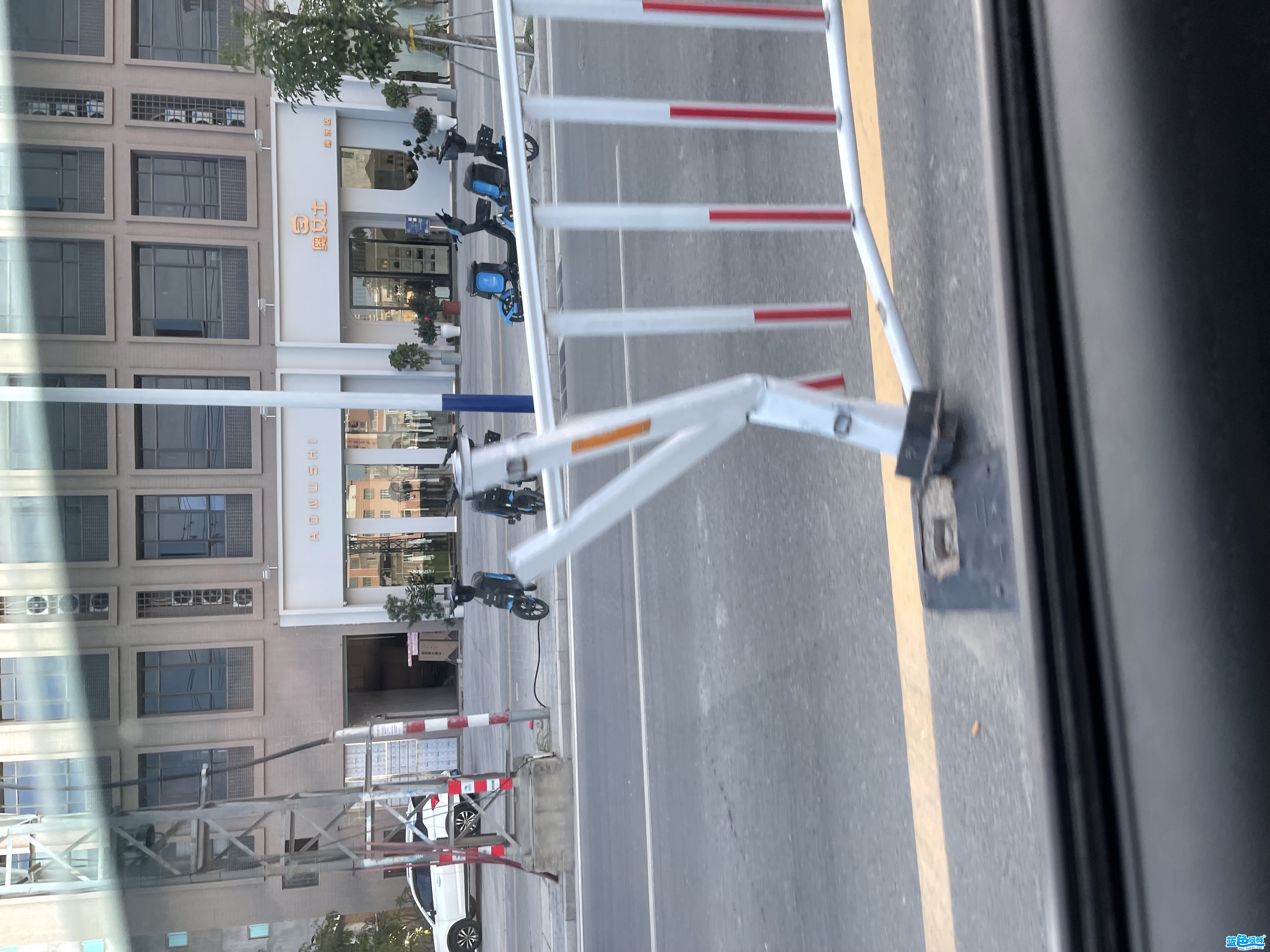 100600ydczrcrm35zc2cl0.jpg