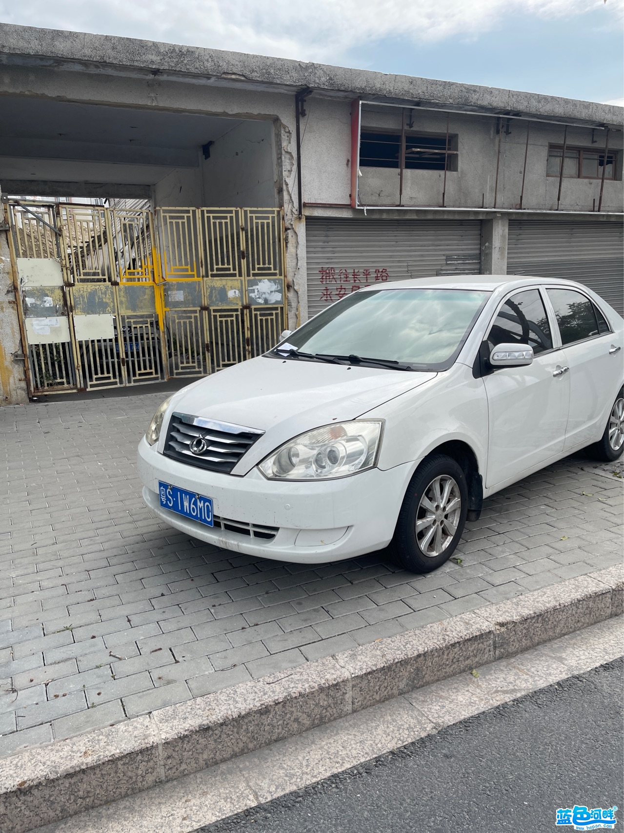 171607b69l9zgt36j9auxa.jpg