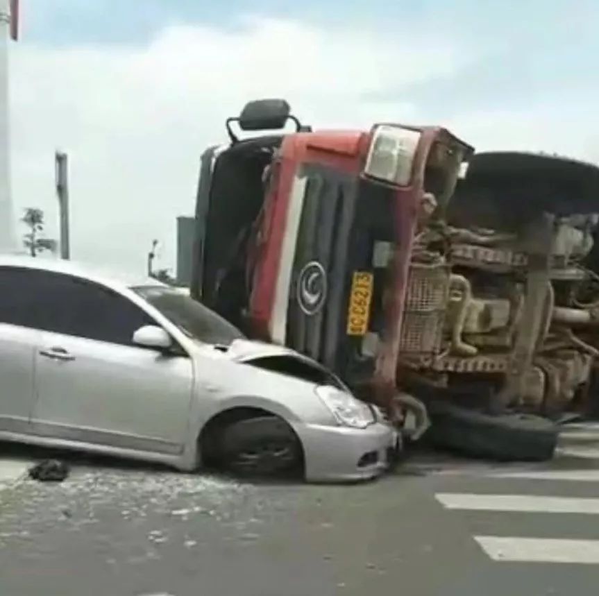 汕尾一泥头车压倒两辆小车 一人当场死亡