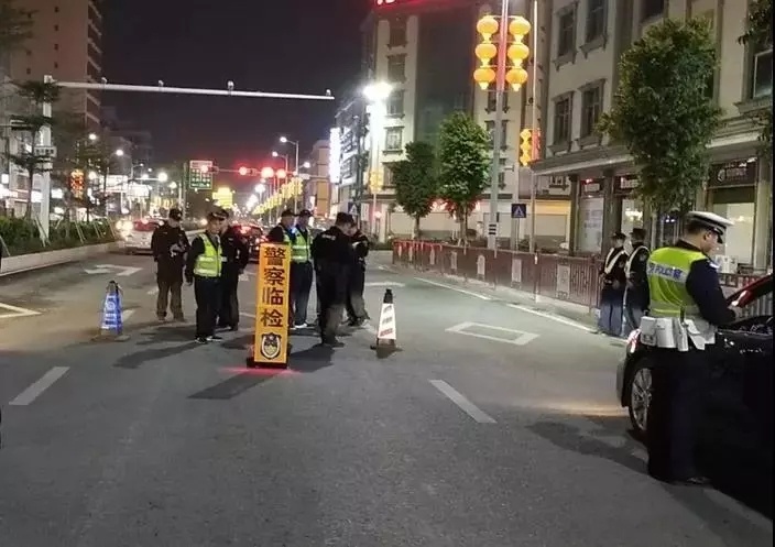 揭阳交警重拳整治“百吨王”超载货车