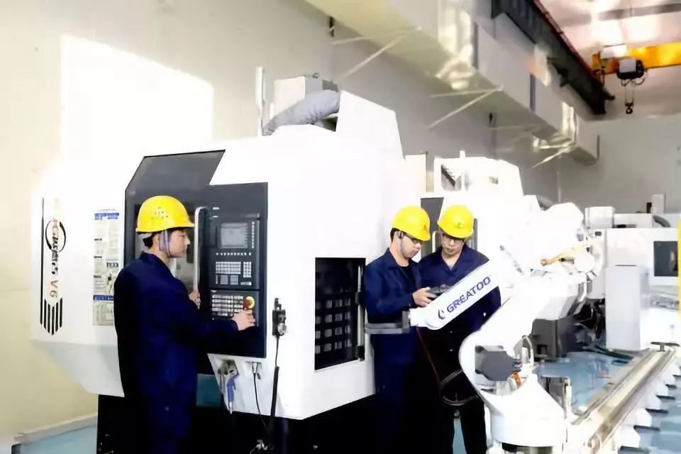 揭阳三名“90后”工程师捧回国家级冠军奖杯