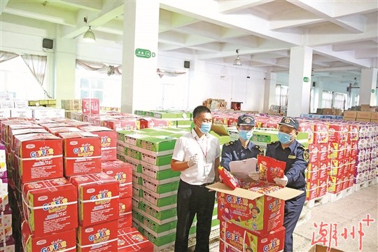 1至10月我市11.9万吨休闲食品安全出口