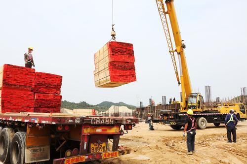狠抓重点项目建设 全面扩大有效投资