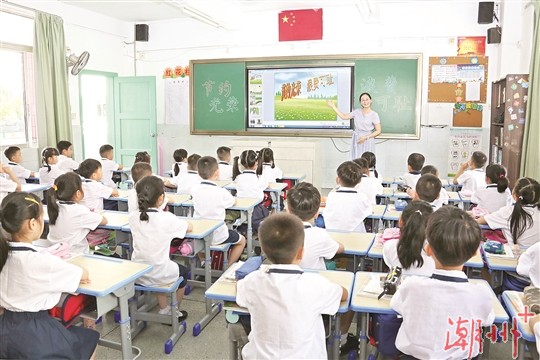 全市中小学昨如期开学