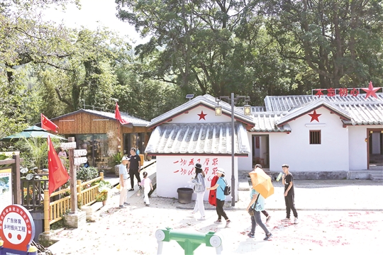 【网络中国节·中秋】贫困村蜕变成乡村游旺地