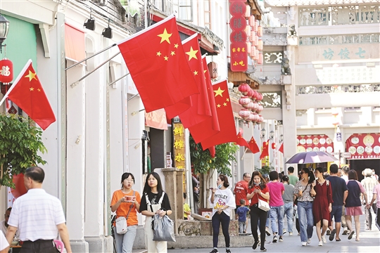 古城“双节”欢乐祥和氛围浓厚