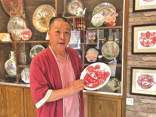 剪纸瓷挂盘助力战疫