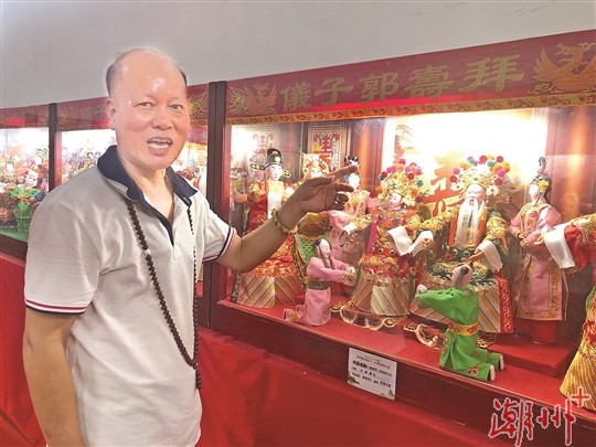 用潮绣讲述《百屏灯》故事