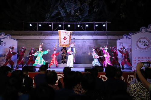 “凤江戏苑”在饶平县滨河公园开演