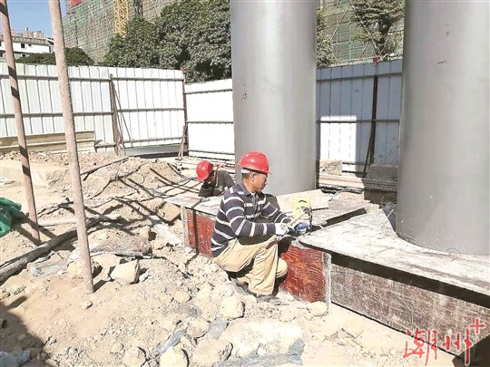 潮州大道泰安路口交界建人行天桥
