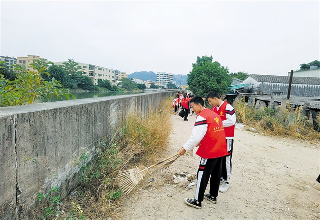 “河小青”巡河志愿在行动