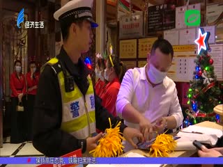 交警上路夜查 打击酒驾醉驾