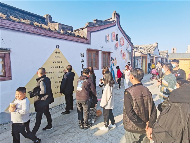 我市网红景点吸引市民游客