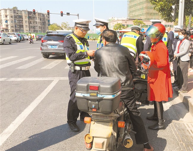 汕头交警部门专项整治摩托车电动车交通乱象