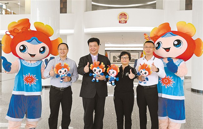 “金凤娃”为代表送行