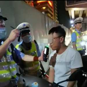 罚3200元、扣36分、拘留10天 ,这个摩托车驾驶员到底做了些什么?