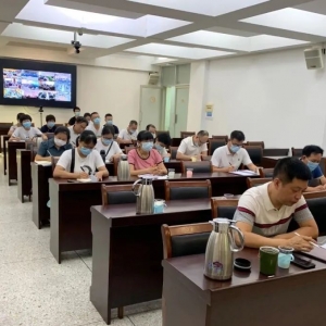 我区中小学校、幼儿园9月1日准时开学!校园实行相对封闭管理,做实...