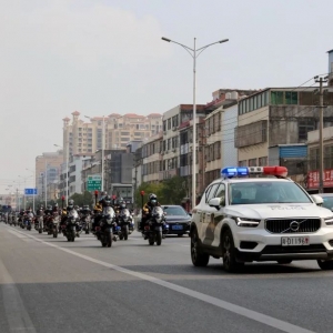 屯警街面 亮灯见警
