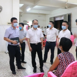 【疫情防控不松懈】李飞带队督查新冠疫苗接种情况