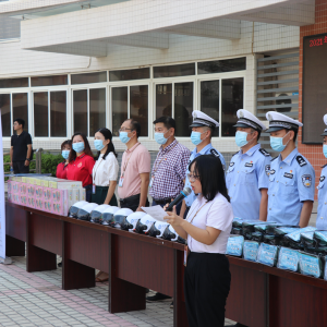 致敬特校教师,守护交通安全——市公安局交警支队“流动车管所”来...