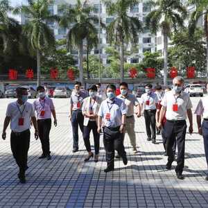 开考第一天  龙湖区主要领导巡视高考考场