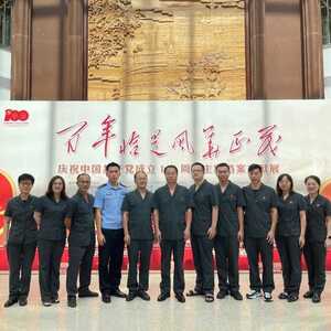 南澳法院组织党员干部参观市档案馆“百年恰是风华正茂”主题档案文献展