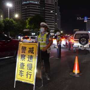 【铁拳1号】在行动 | 汕头交警开展“快闪式”打击酒驾夜查行动