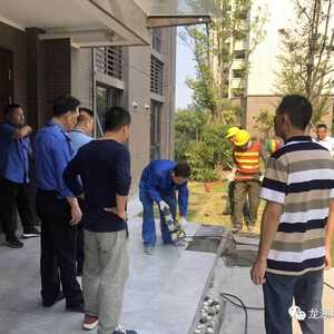龙湖城管迅速出击,打击小区违章搭建“零容忍”