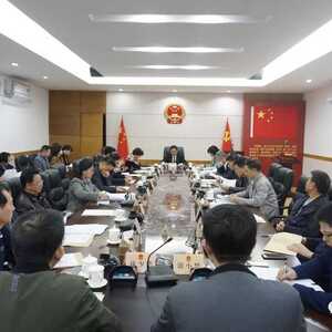 龙湖区六届人大常委会举行第三十三次会议