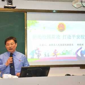 南澳县检察院开展“法治宣传周”进校园主题活动, 检察长变身法治副校长开讲法治课