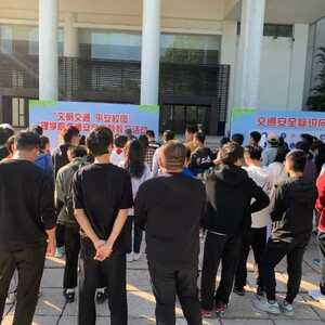 汕头交警这场“交通安全宣传+车管业务服务”活动今天走进汕大校园