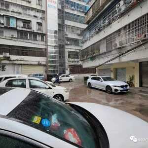 电缆线低垂存隐患  众住户盼及时处置