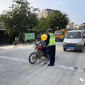 加强交通安全隐患整治!澄海交警在这个路口设置了交通信号灯......