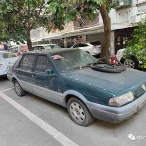“僵尸车”占位  何时能移走