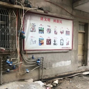 工程受阻停工  居民通行不便
