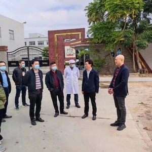 龙湖区委常委、常务副区长郑诗桂带队开展春节前安全检查行动
