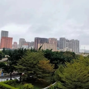 阴雨连绵笼轻雾  天气转凉需注意