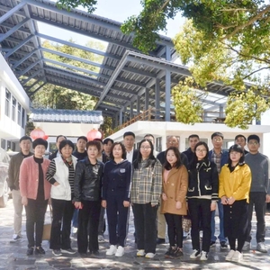 南澳县检察院组织开展“三八”妇女节团建活动暨干警参观乡村振兴建设活动