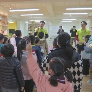 图书馆里扎帐篷  开启阅读“奇妙夜”