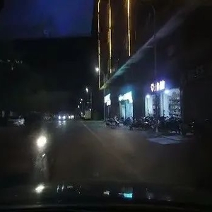 路遇“鬼探头”   险些酿车祸