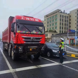 零容忍!同一路段三辆超载率破百的货车被交警蜀黍当场“拿下”!
