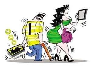 连充电宝和运动鞋都能改装成偷拍装备的团伙被抓了!