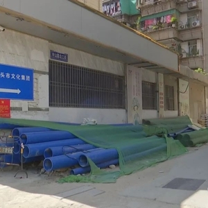 内街开挖施工  为何成了堆场?