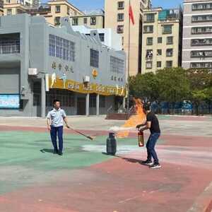 关注燃气安全 | 宣讲教育进校园  拧紧燃气“安全阀”