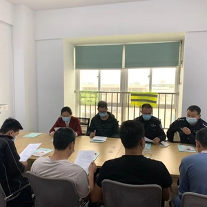 “靠右行驶”需谨记!高速交警走进货运企业开展交通安全宣传