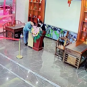 男子洗“霸王脚” 消费千元不付款