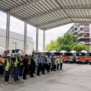 守法规知礼让、安全文明出行!交警“网红车”今天送宣传送服务进重点运输企业……