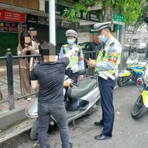 安全从“头”做起!汕头交警严查驾乘“摩电”不戴安全头盔......